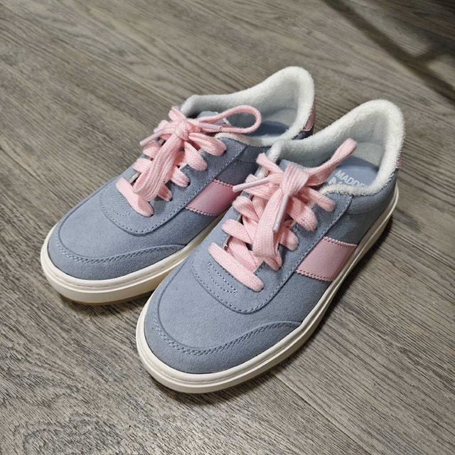 Adorable Brand New Sneakers – Youth Size 1 - photo 2