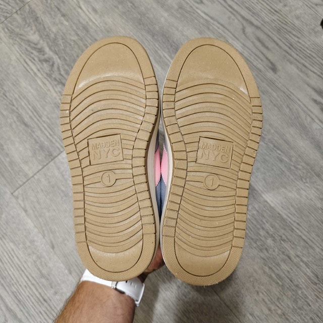 Adorable Brand New Sneakers – Youth Size 1 - photo 5