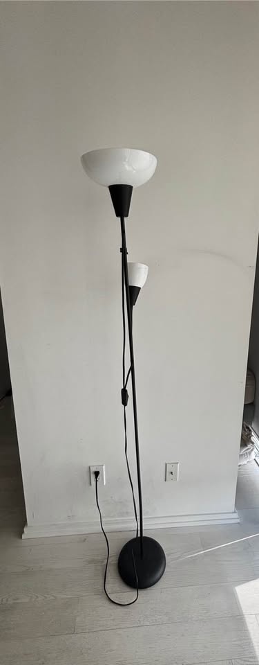 Lamp- Moving Sale! Floor Lamp - Pick Up This Week! - photo 2