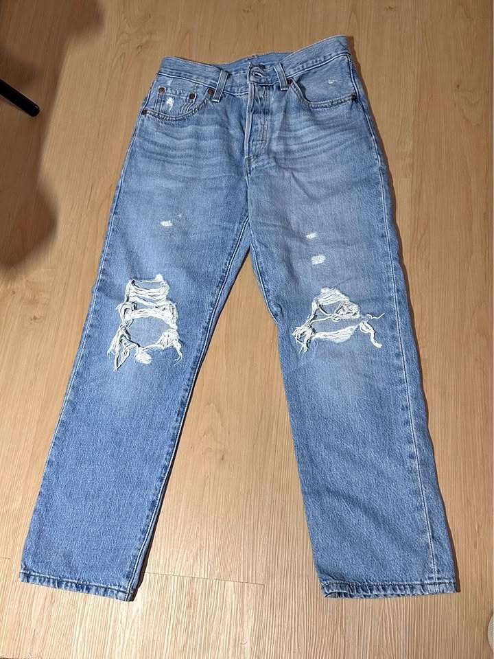 Levis womens jeans W25 L26
