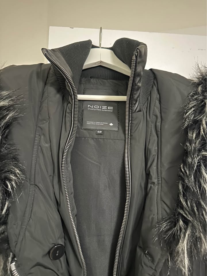 NOIZE Black Long Puffer Coat with Faux Fur Trim S/P - photo 2