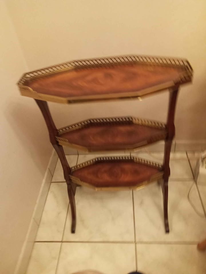 Vintage 3 Tier Accent Table - Theodore Alexander - photo 4