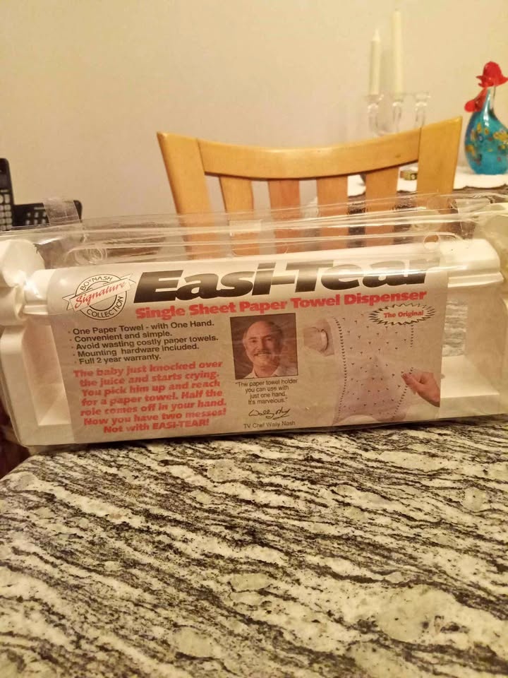 Bo Nash Easi-Tear Single Sheet Paper Towel Dispenser