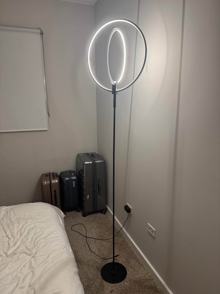 LED Floor Lamp - photo 3