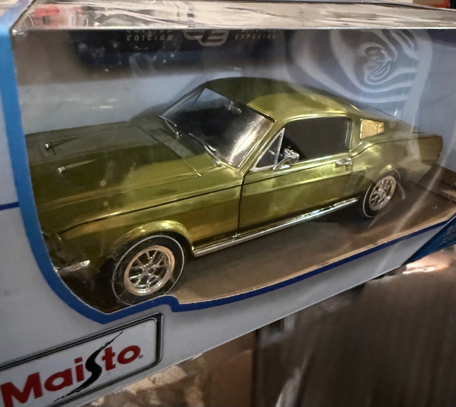 1967 Ford Mustang GT 1:18 Scale Diecast Car - photo 2