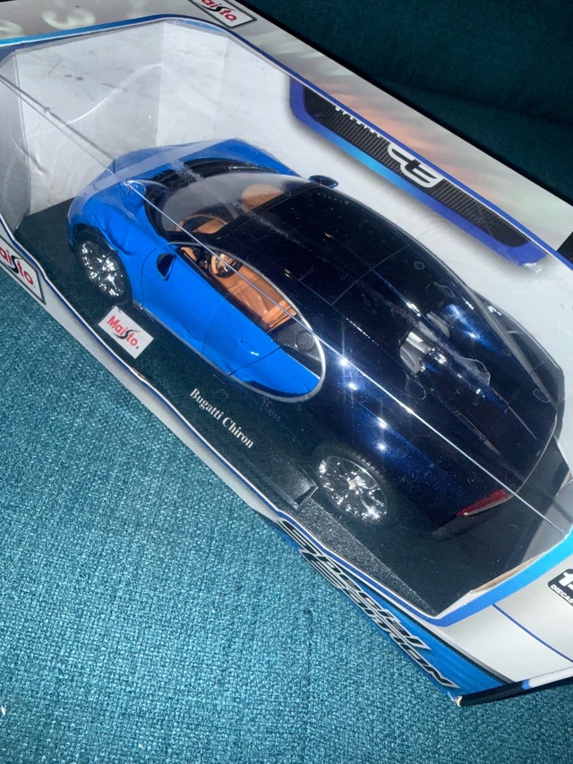 Maisto 1:18 Scale Bugatti Chiron - photo 3