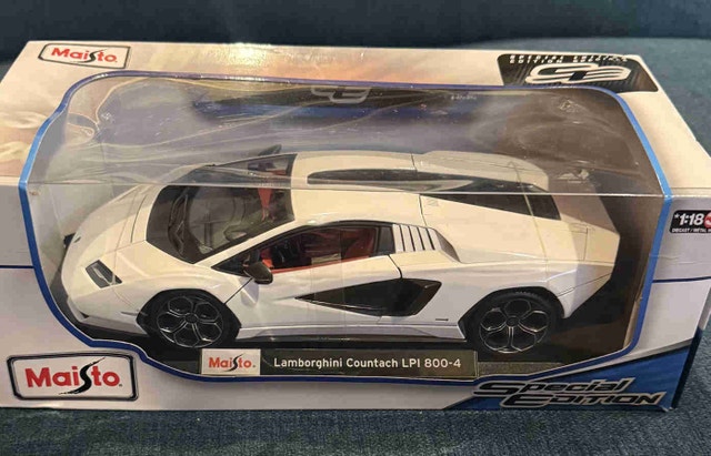 Maisto Lamborghini Countach LPI 800-4 Diecast Model 1:18