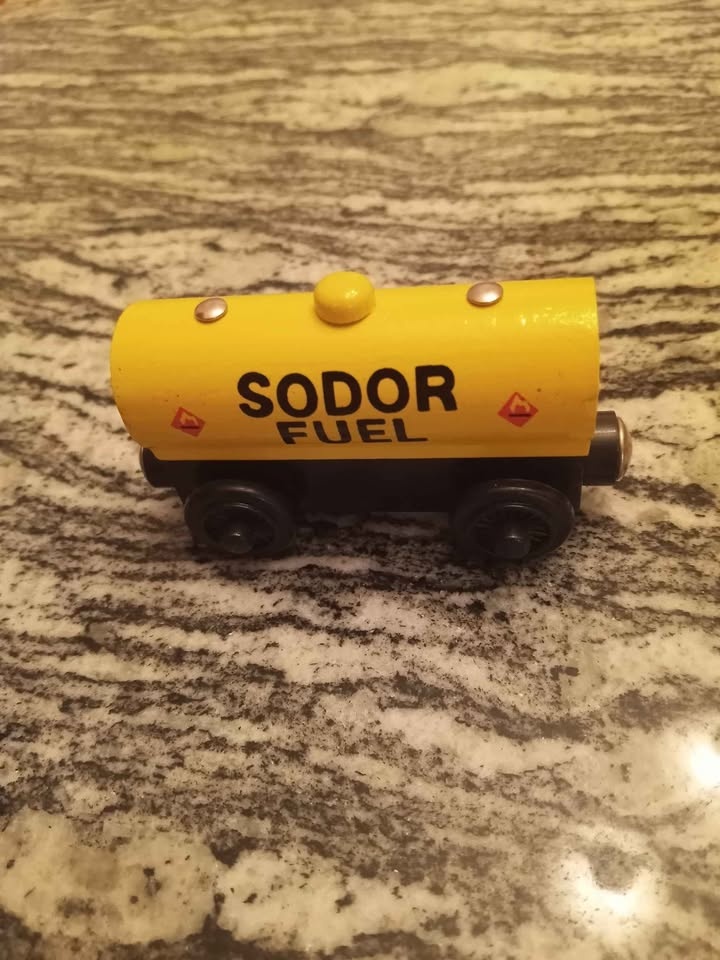Thomas & Friends Wooden Fuel Tanker (Learning Curve) - photo 2