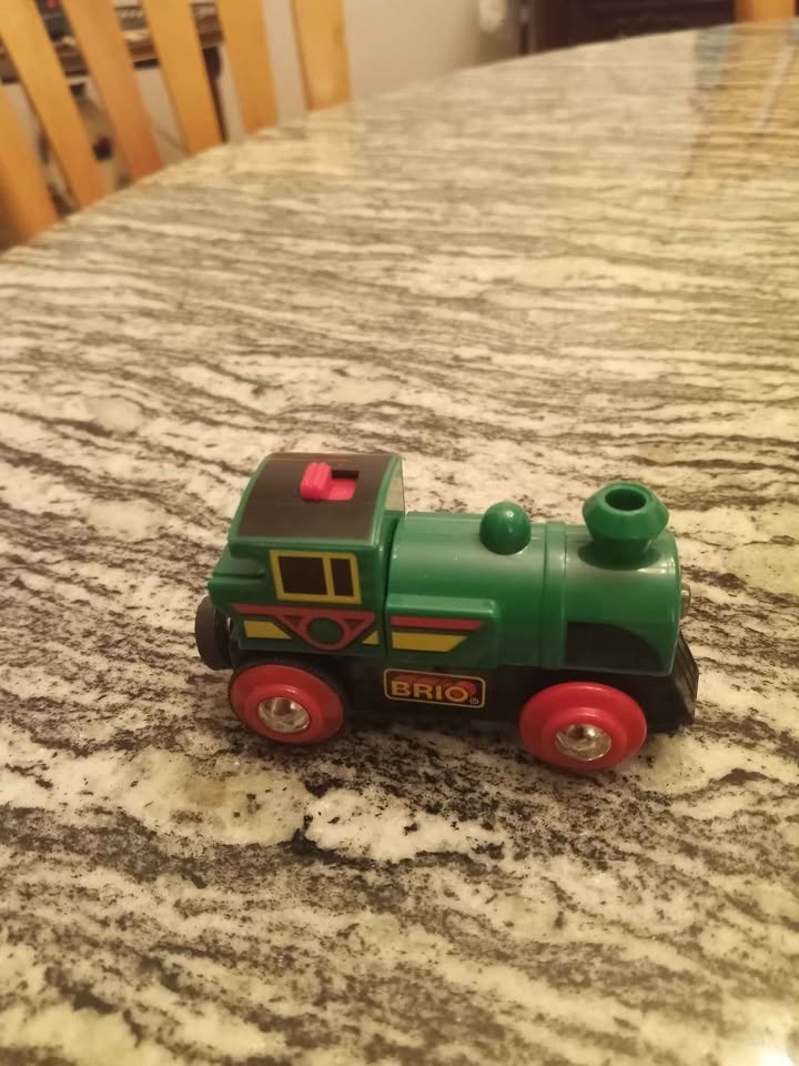 BRIO Autostop&Stop Battery Powered Engine 33222 - photo 2