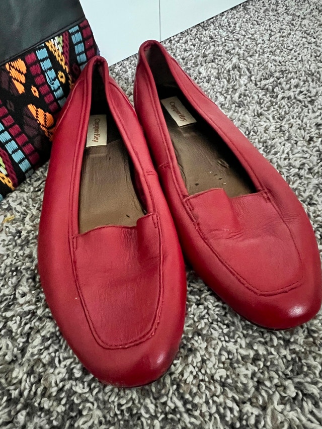 Vintage shoes & modern handbag - photo 2