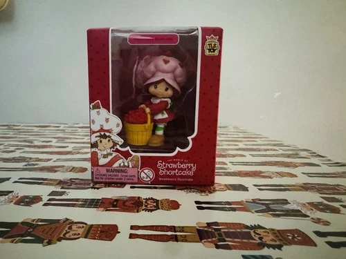 The World Of Strawberry Shortcake Small Figure Collectible