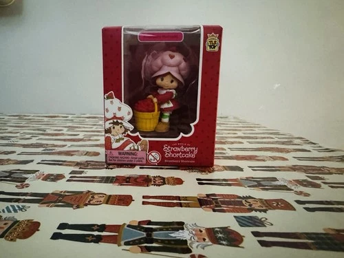 The World Of Strawberry Shortcake Small Figure Collectible - photo 2