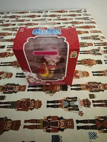 The World Of Strawberry Shortcake Small Figure Collectible - photo 3