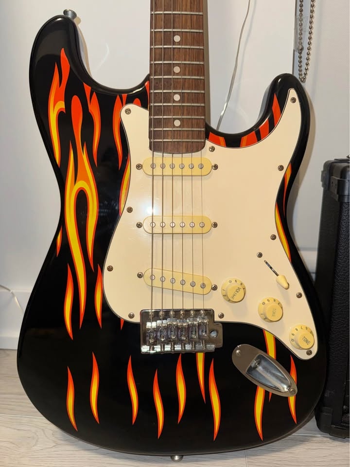 Eleca Flame Electric Guitar with Washburn Amp - photo 2