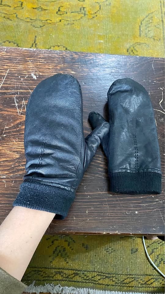 Real leather mittens - fleece lined