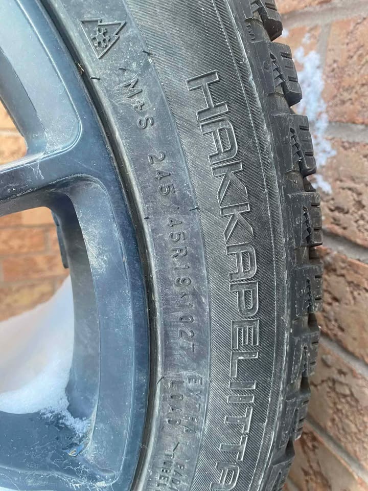 245/45 R19 Winter Tires on Alloy Rims - Set of 4 - photo 3