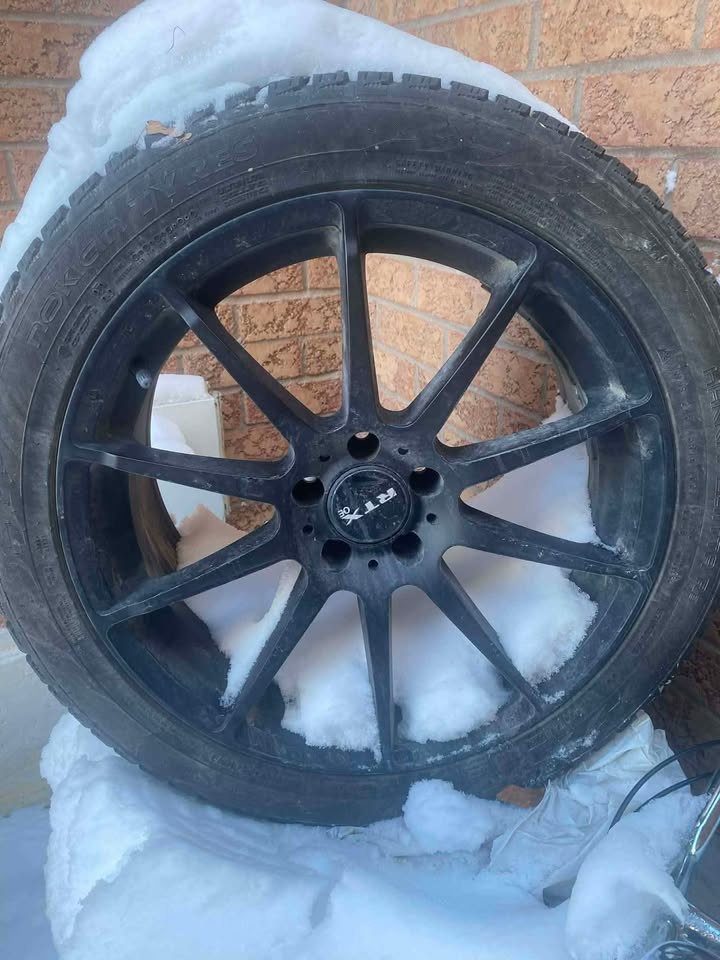245/45 R19 Winter Tires on Alloy Rims - Set of 4 - photo 4