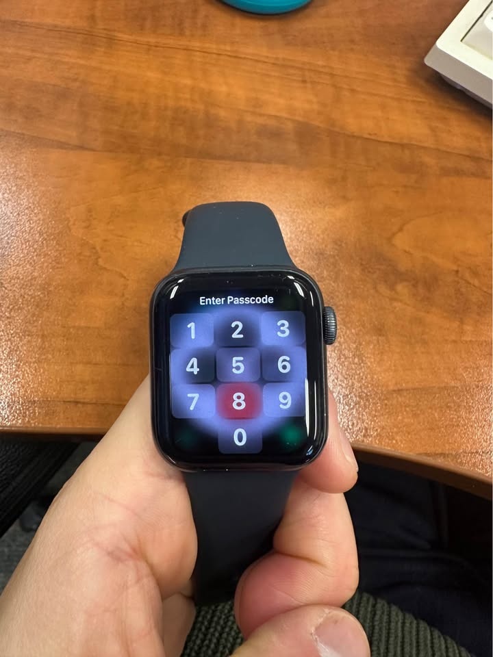 Apple Watch Series 5 40mm GPS - photo 2