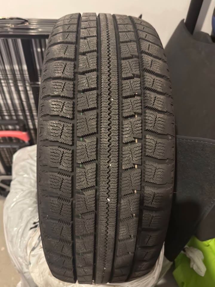 Snow tires 205/50R17 with rims (5X120 Bolt) - photo 3