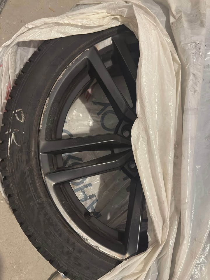 Snow tires 205/50R17 with rims (5X120 Bolt) - photo 5