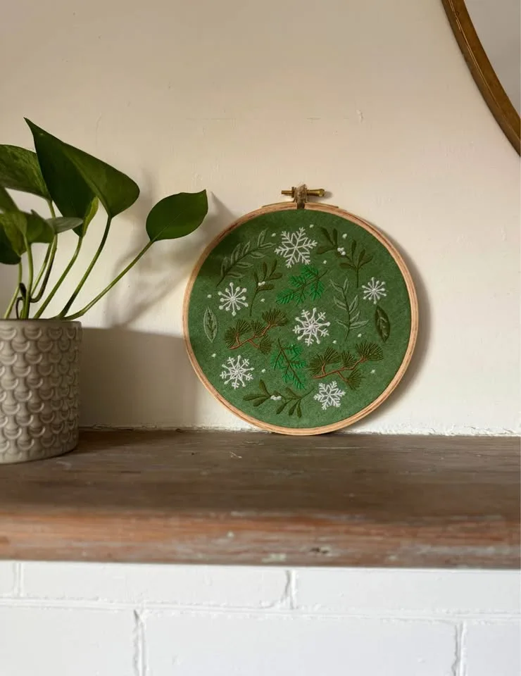 Handmade Snowflake Embroidery Hoop Wall Decor image indicator(2)