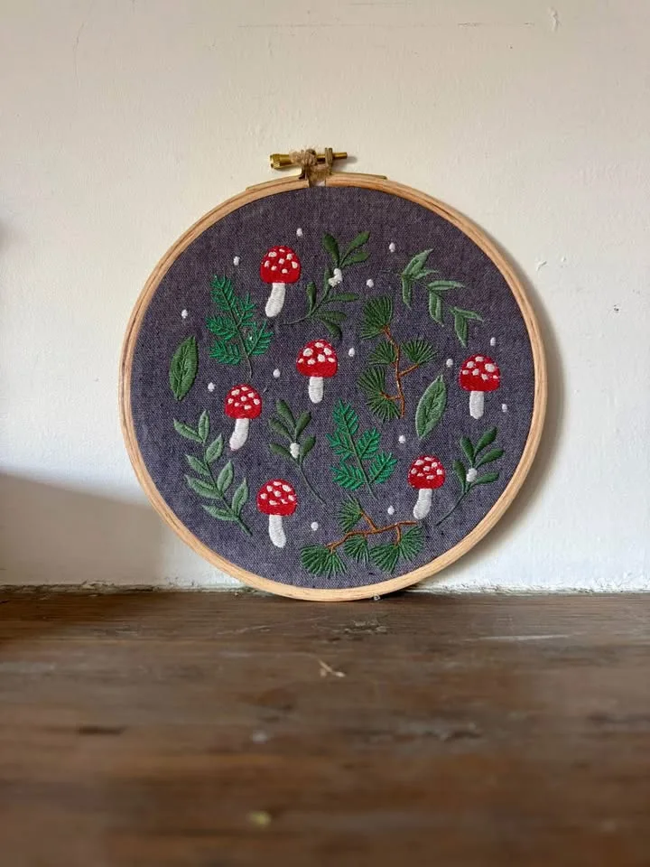 Handmade Snowflake Embroidery Hoop Wall Decor image indicator(5)