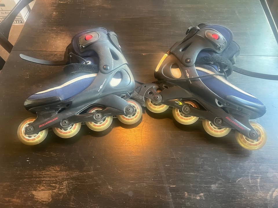Rollerblades, Size 9 with Wrist Guards
