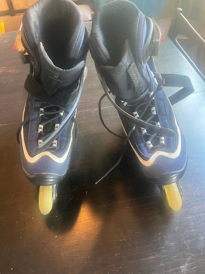 Rollerblades, Size 9 with Wrist Guards - photo 2