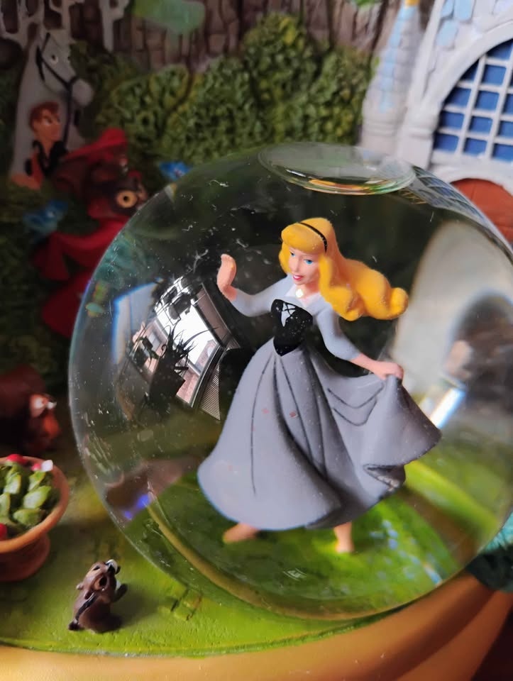 Rare Disney Princess Snow Globe - Cash Only - photo 4