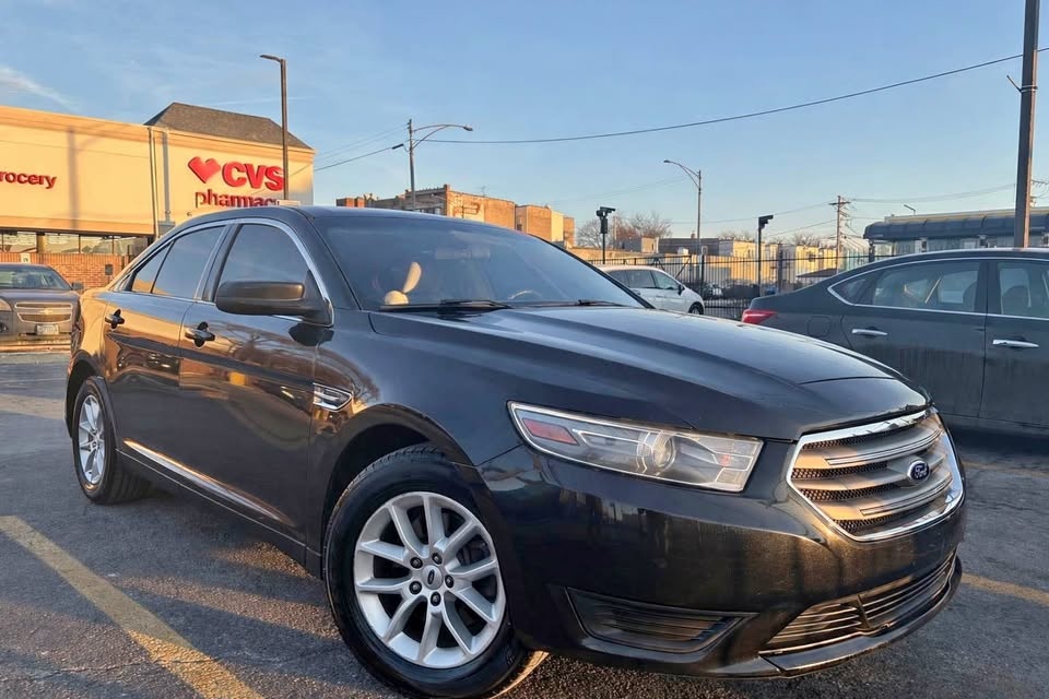 2014 Ford Taurus SE Sedan 4D
