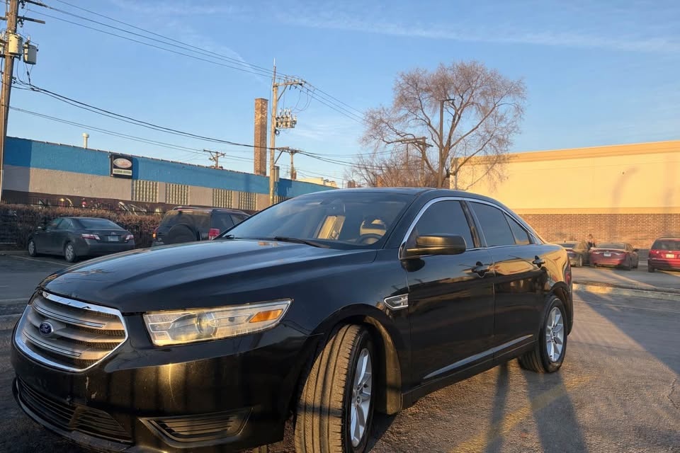 2014 Ford Taurus SE Sedan 4D - photo 2