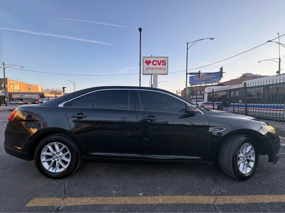 2014 Ford Taurus SE Sedan 4D - photo 5