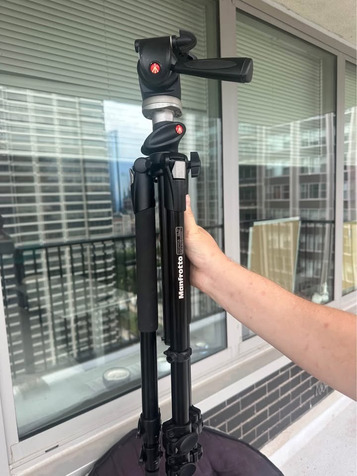 Manfrotto 190XDB Tripod with 804RC2 Head - Like New - photo 2