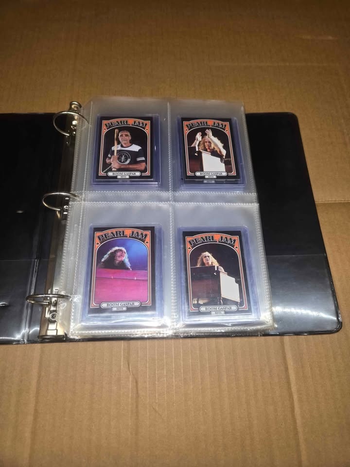 Pearl Jam Wilrigley 2013 Complete Card Set - photo 3