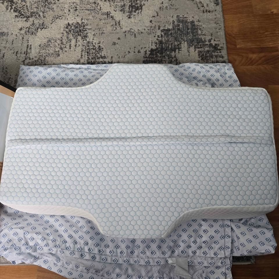 Bed Pillow- Brand New - photo 2