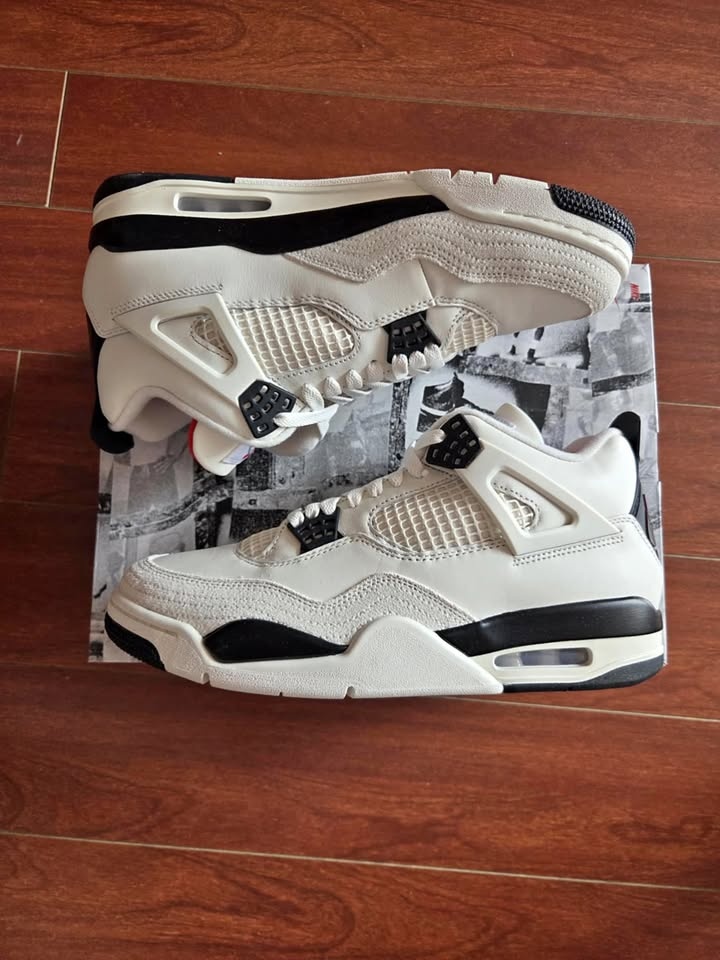 Jordan 4 Retro - Flight Club
