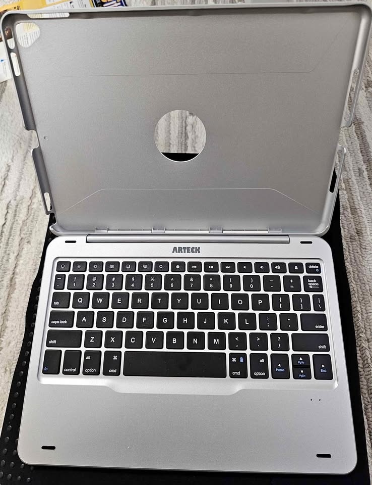 Arteck Ultra-Thin Bluetooth Keyboard Folio Case for iPad