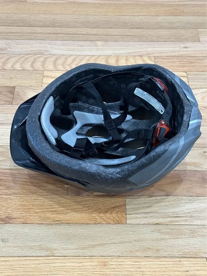 Two-Tone Gray Bell Nomad Jr. MIPS Youth Helmet image indicator(3)