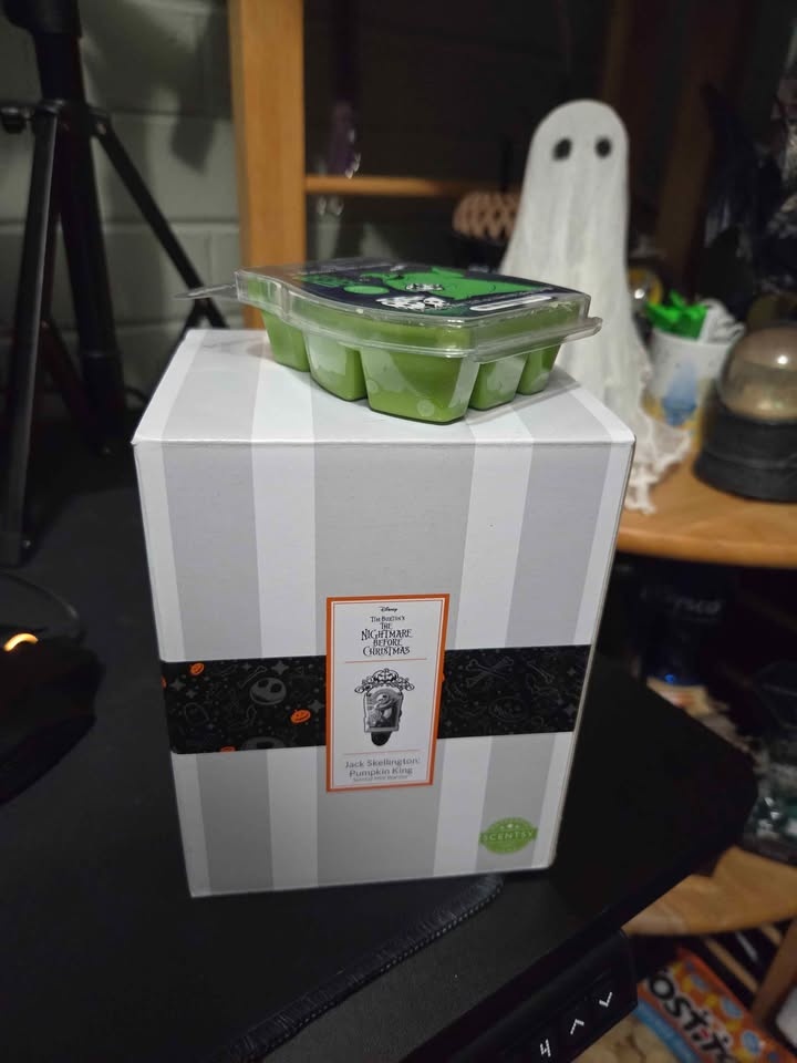 Scentsy Disney Nightmare Before Christmas Warmer & Wax Bar - photo 3