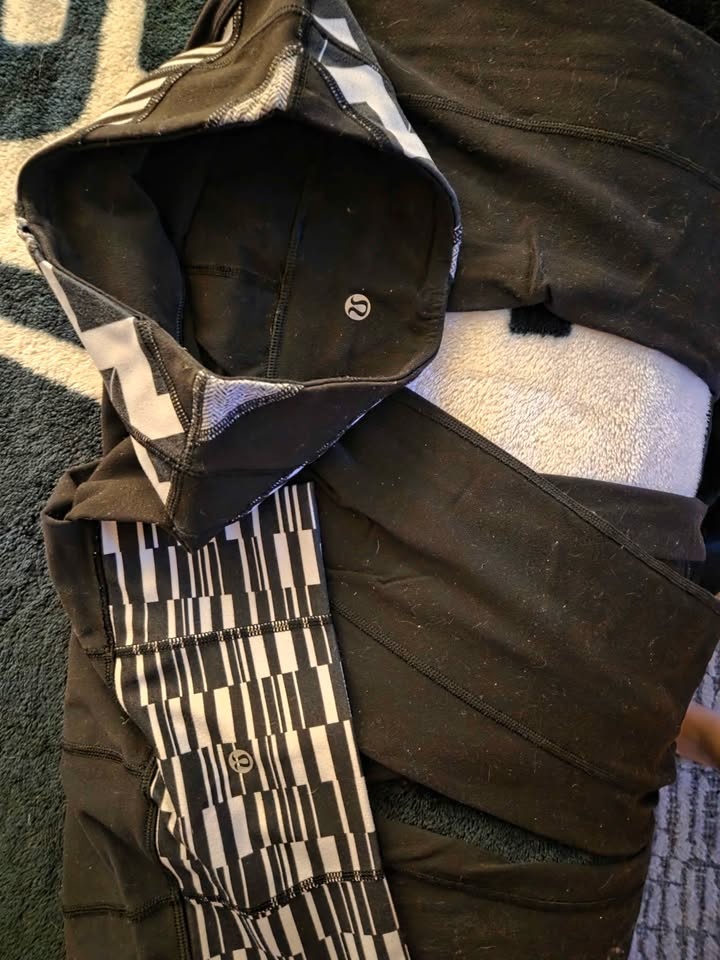 Lululemon Yoga Pants - Size 2 (3 Pairs) - photo 4