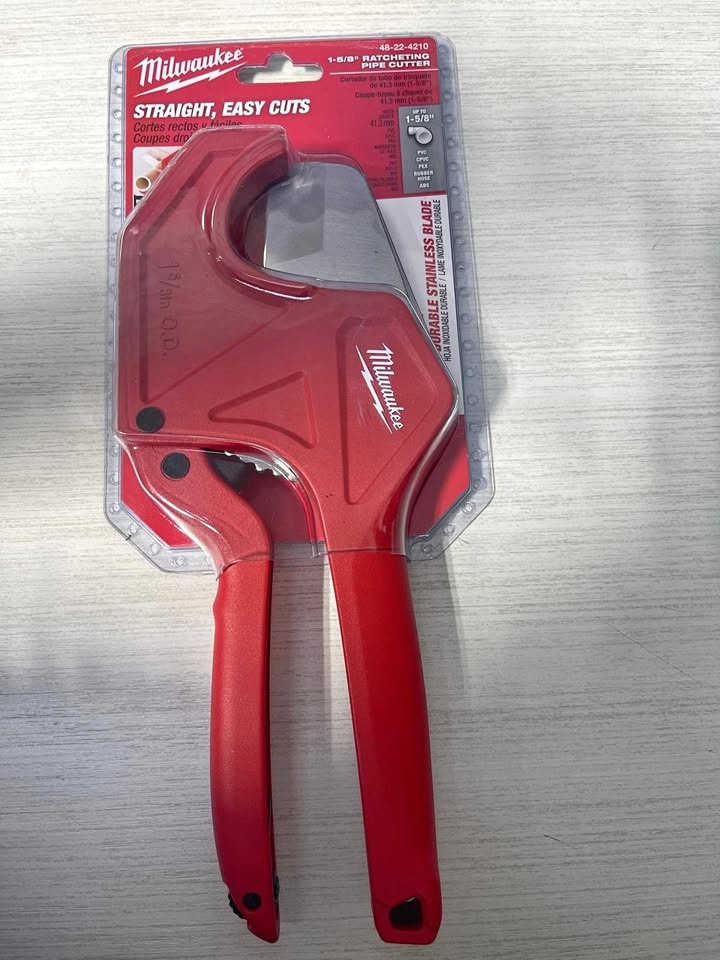 Milwaukee Tool 1-5/8-inch Ratcheting PVC Cutter