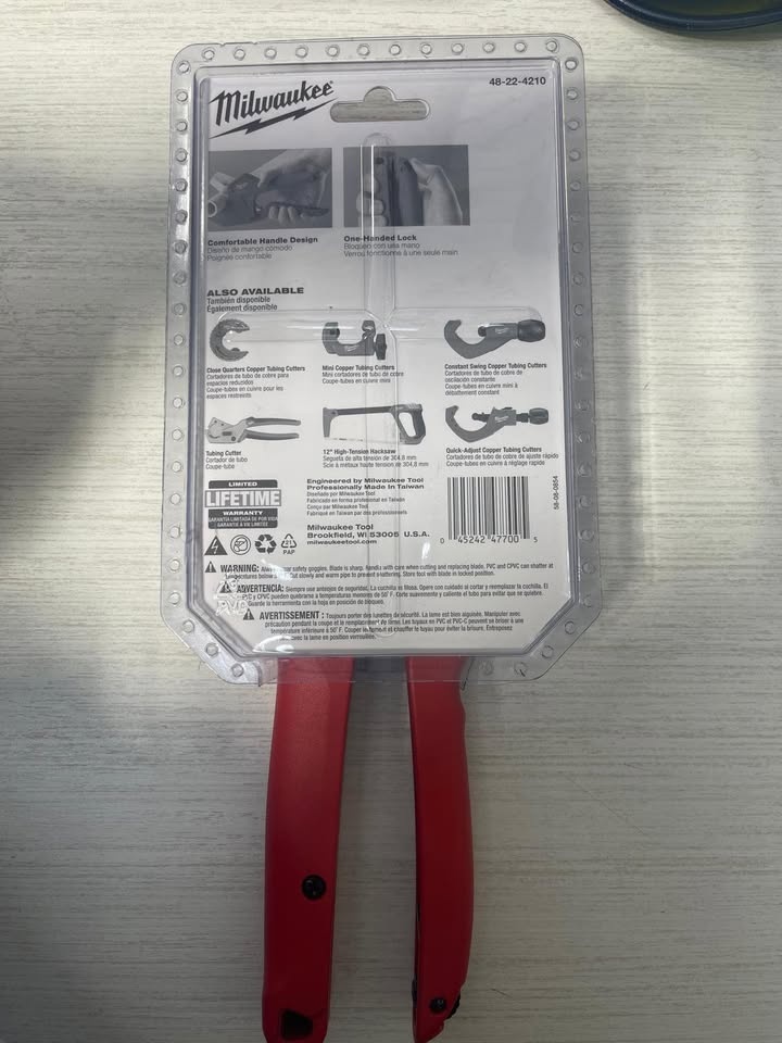 Milwaukee Tool 1-5/8-inch Ratcheting PVC Cutter - photo 2