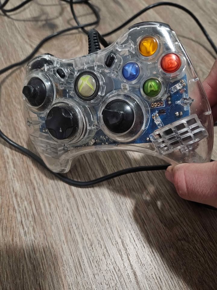 Xbox 360 with 2 Controllers - photo 5