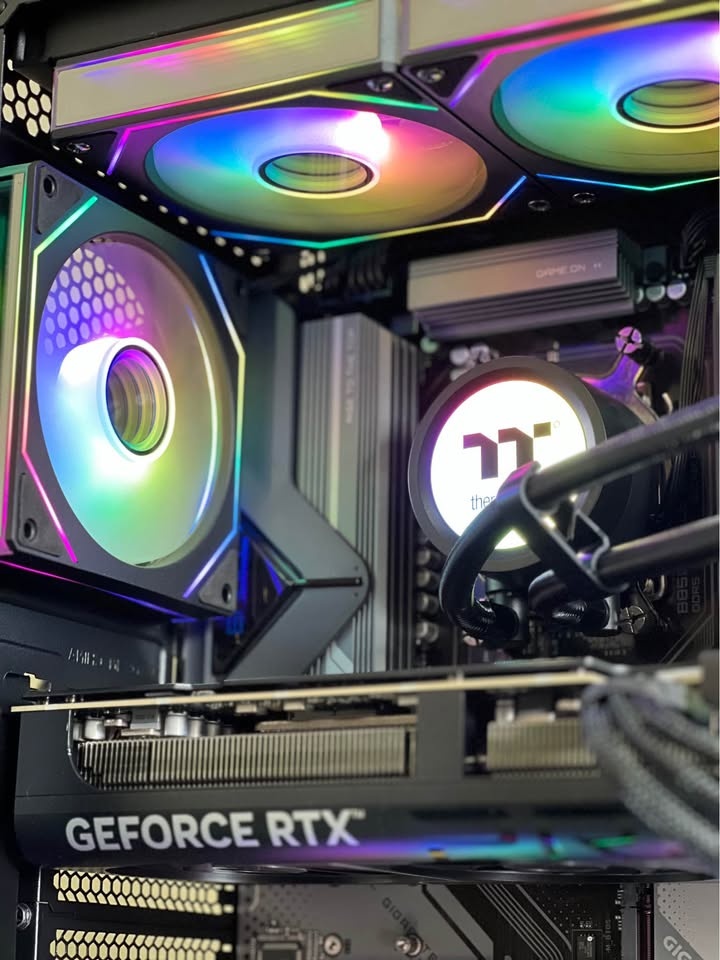 RTX 5070 TI Gaming PC - Ryzen 7 9800X3D - 32GB DDR5 RAM - 2TB NV - photo 2
