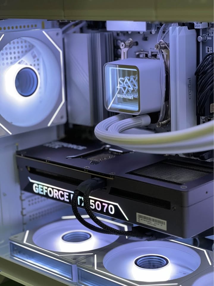 RTX 5070 WHITE Gaming PC - Ryzen 7 7700 - 32GB DDR5 RAM - 1TB NV - photo 3