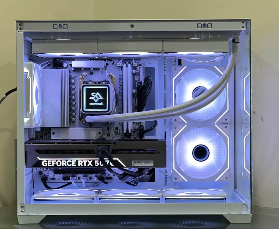 RTX 5070 WHITE Gaming PC - Ryzen 7 7700 - 32GB DDR5 RAM - 1TB NV - photo 4