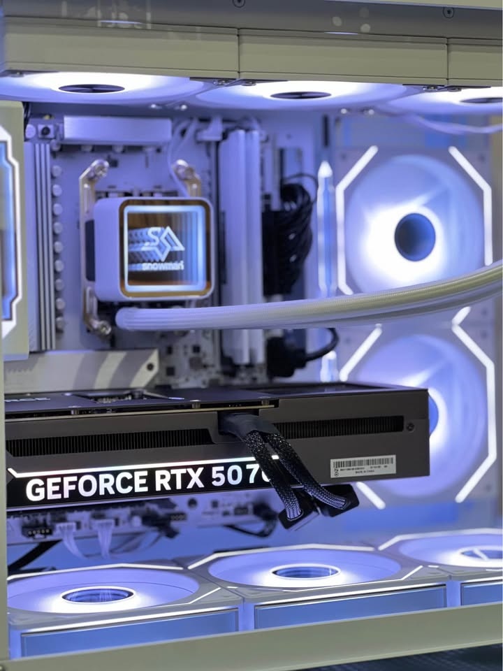 RTX 5070 WHITE Gaming PC - Ryzen 7 7700 - 32GB DDR5 RAM - 1TB NV - photo 5
