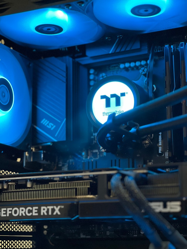 RTX 5070 Gaming PC - Ryzen 7 7800X3D - 32GB DDR5 RAM - 2TB SSD - photo 2
