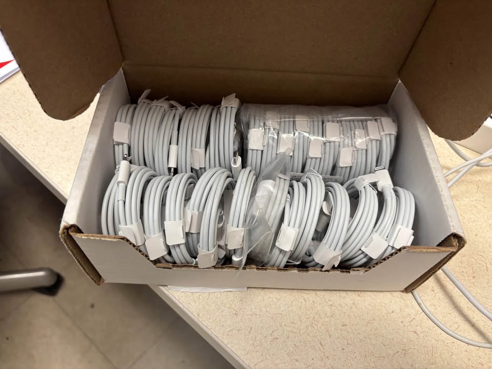 Original Apple charging cables(lightning/type-c) - photo 2