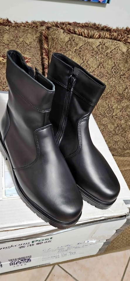Brand new Men's zippered winter black boots